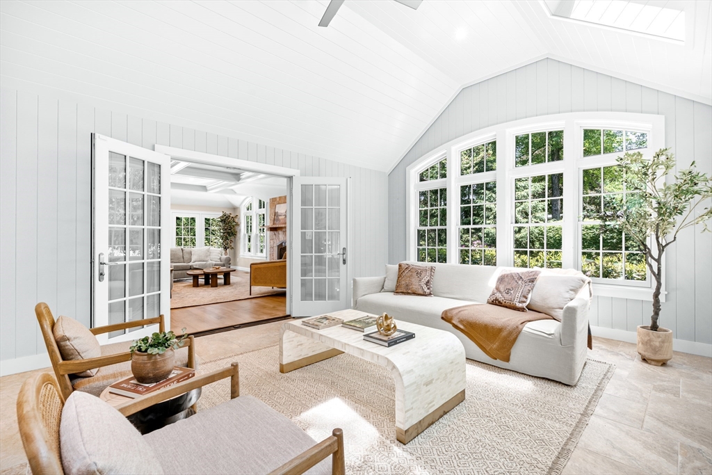 24 Radcliffe Road Wellesley, MA 02482 - Photo 5 of 32