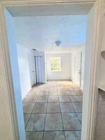 $2,000 | 804 Ridgewood Drive, Unit 2, West Palm Beach, FL 33405