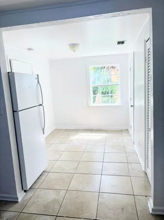 $2,000 | 804 Ridgewood Drive, Unit 2, West Palm Beach, FL 33405