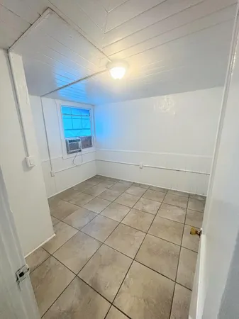 $2,000 | 804 Ridgewood Drive, Unit 2, West Palm Beach, FL 33405