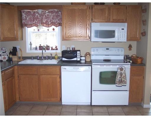 21 Turcotte Road Sabattus, ME 04280 - Photo 8 of 23 Kitchen.