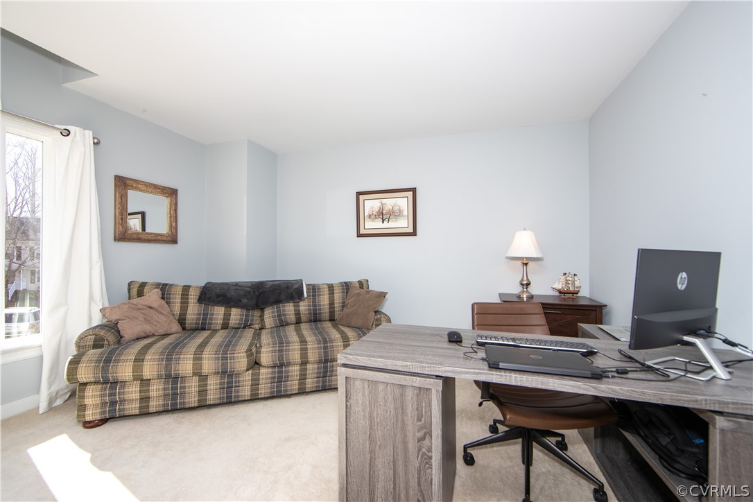 6212 Lansgate Road Midlothian, VA 23112 - Photo 21 of 26 a living room with furniture and a window