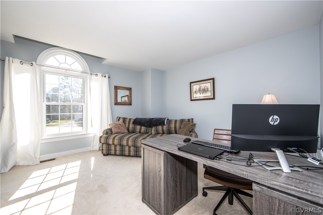 6212 Lansgate Road Midlothian, VA 23112 - Photo 22 of 26 a workspace with furniture and a window