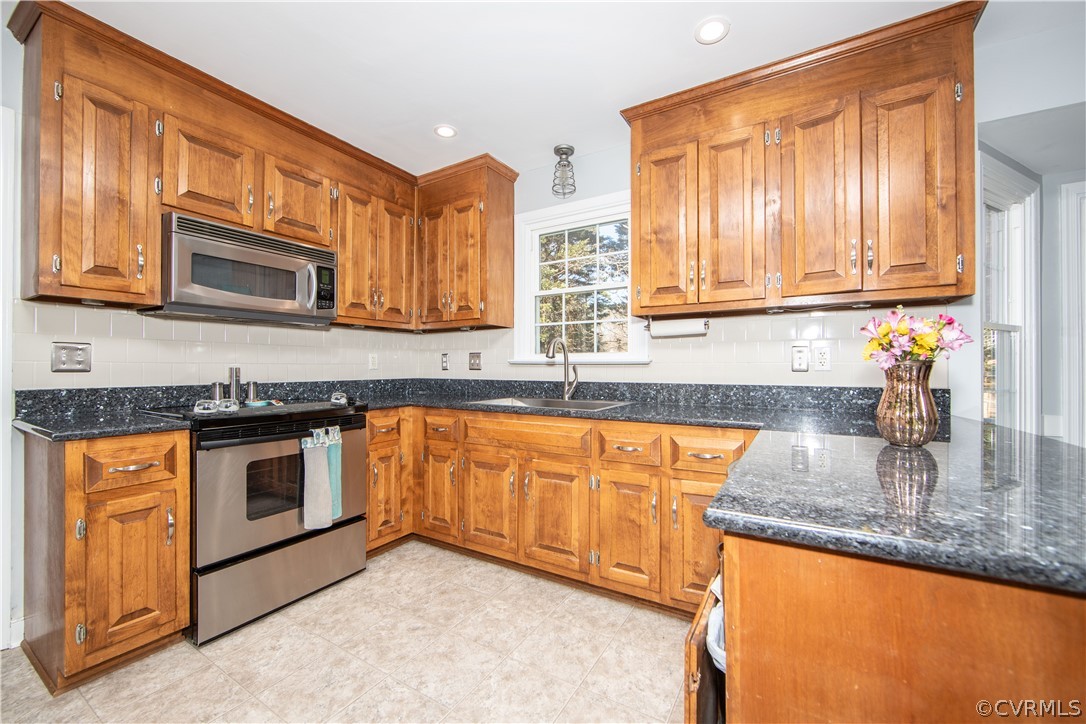 6212 Lansgate Road Midlothian, VA 23112 - Photo 7 of 26 a kitchen with stainless steel appliances granite countertop wooden cabinets a stove and a sink