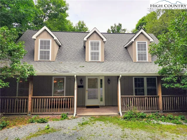 a view of front of a house with a yard