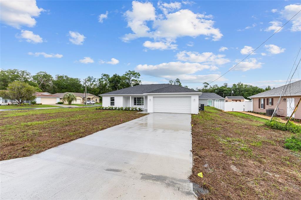 13019 Northeast 7th Loop Silver Springs, FL 34488 - Photo 4 of 35 a front view of a house with a yard