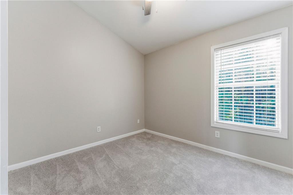 8662 Thomas Road Riverdale, GA 30274 - Photo 11 of 17