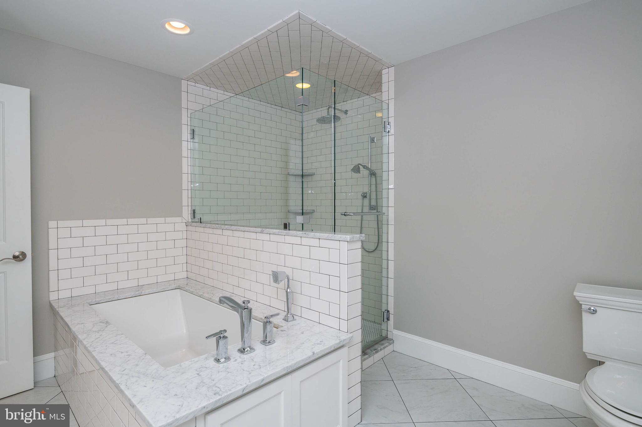 8 Hummingbird Road Reading, PA 19610 - Photo 25 of 35 Second Floor Shared Full Bathroom