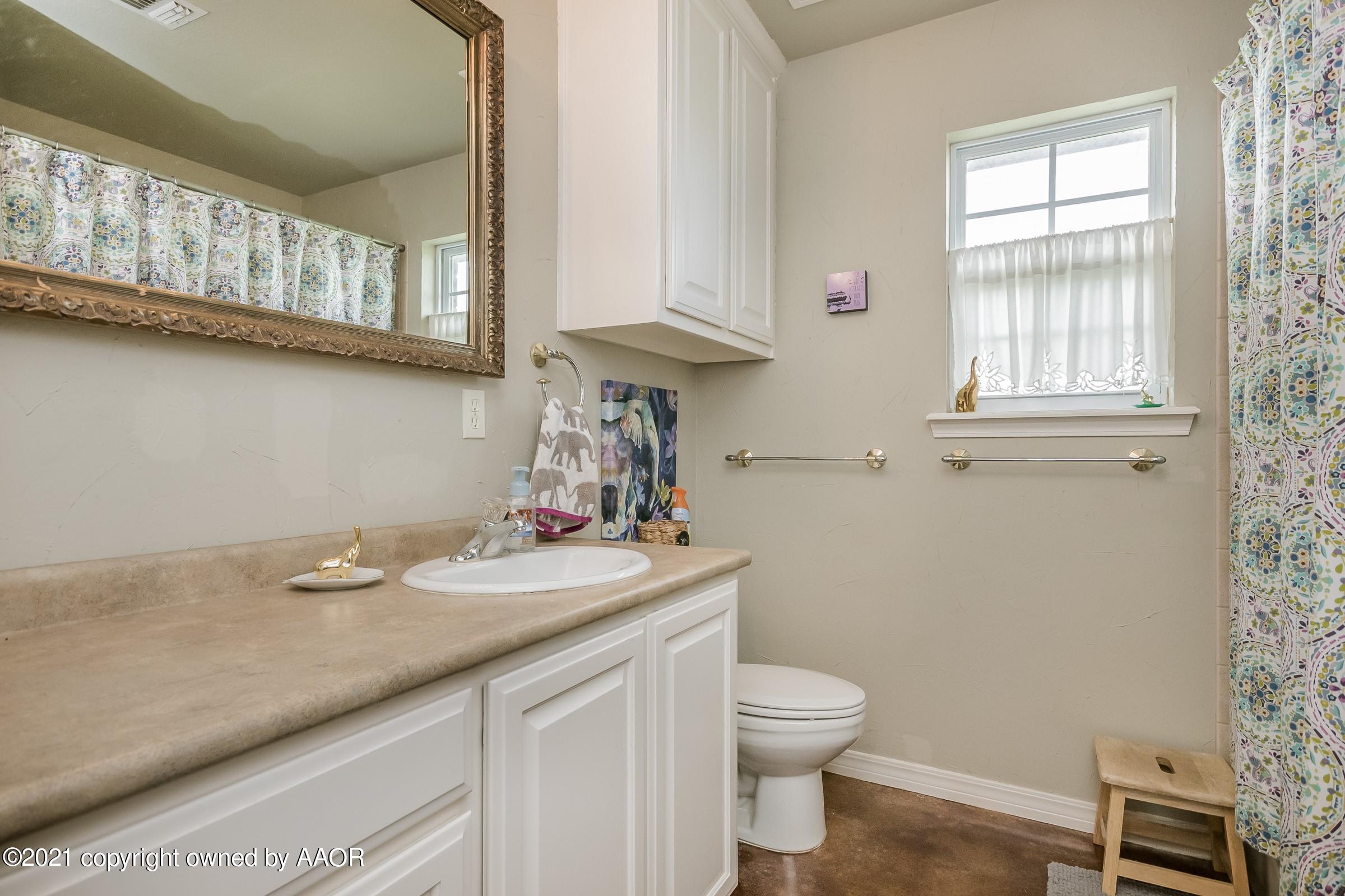 8350 Kemper Road Canyon, TX 79015 - Photo 20 of 28 020_Hall Bathroom