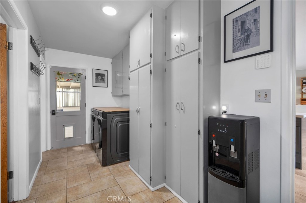 1400 Elizabeth Street Redlands, CA 92373 - Photo 17 of 50 Laundry Room
