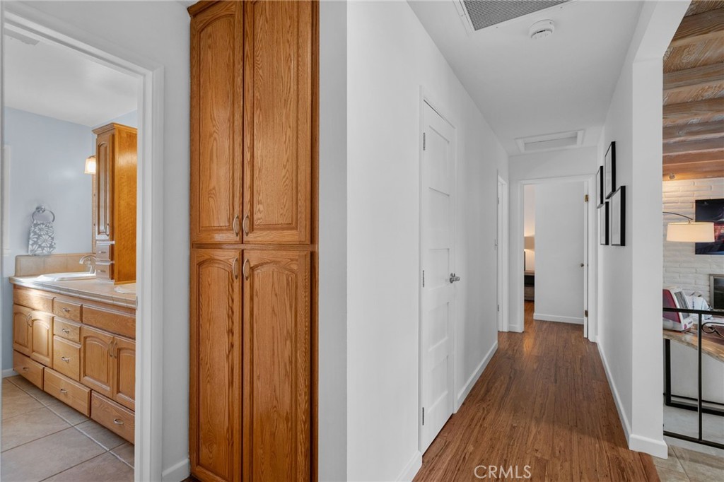 1400 Elizabeth Street Redlands, CA 92373 - Photo 18 of 50 Hallway