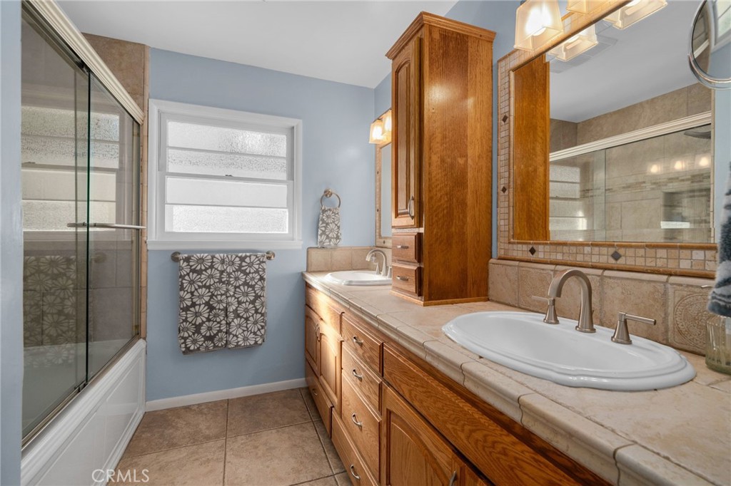 1400 Elizabeth Street Redlands, CA 92373 - Photo 21 of 50 Primary Bathroom