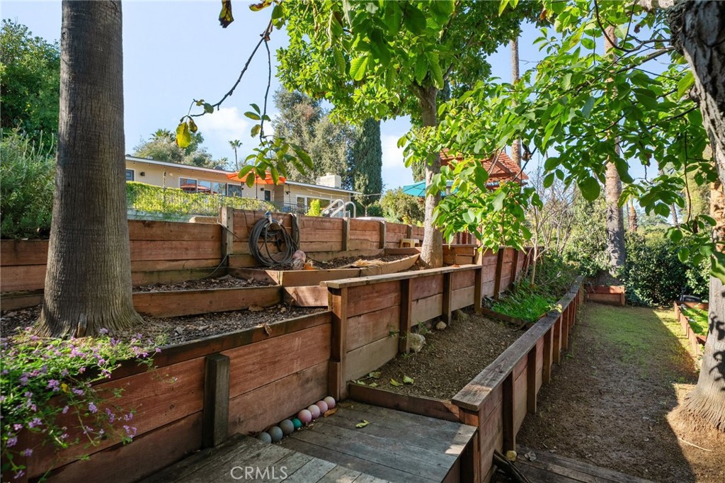 1400 Elizabeth Street Redlands, CA 92373 - Photo 40 of 50 Terrace Garden