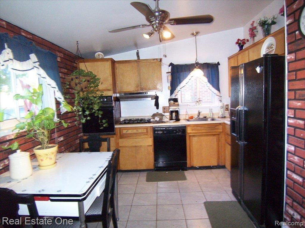 Kitchen (2)