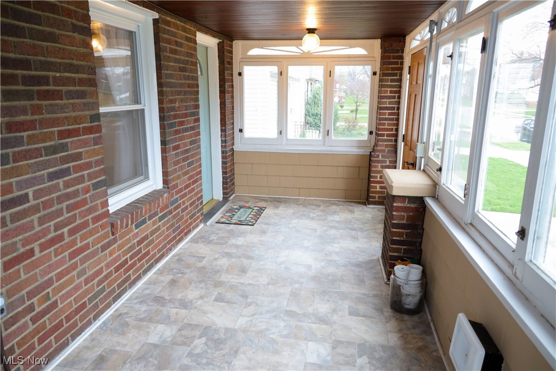 7908 Spring Garden Road Cleveland, OH 44129 - Photo 4 of 38