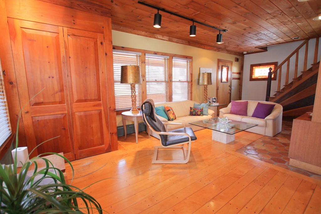 48 Stark Road Worcester, MA 01602 - Photo 3 of 23 Gallery Image 3