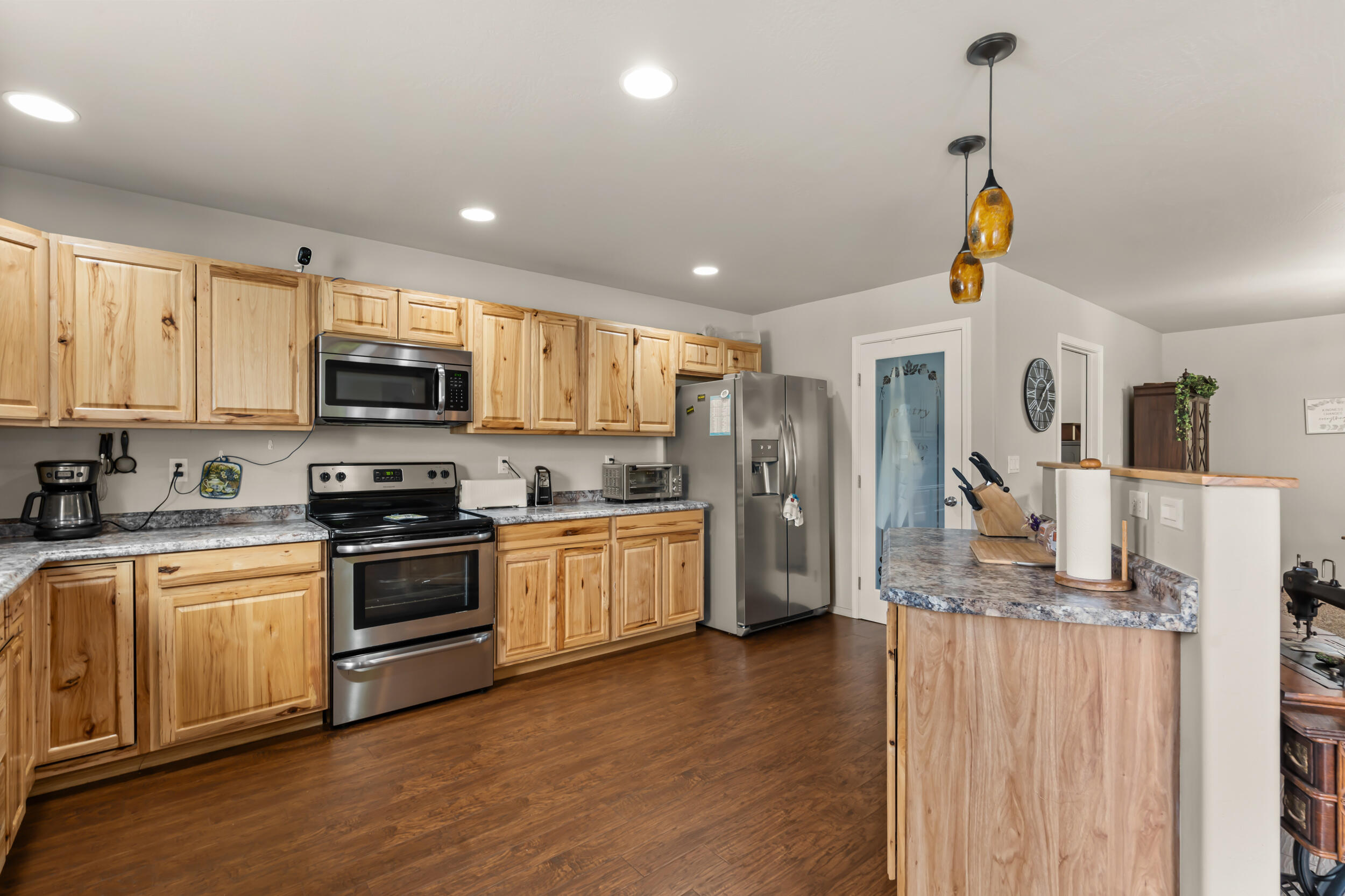 628 Barton Road Eagle Point, OR 97524 - Photo 11 of 37 628 barton rd, eagle point-16