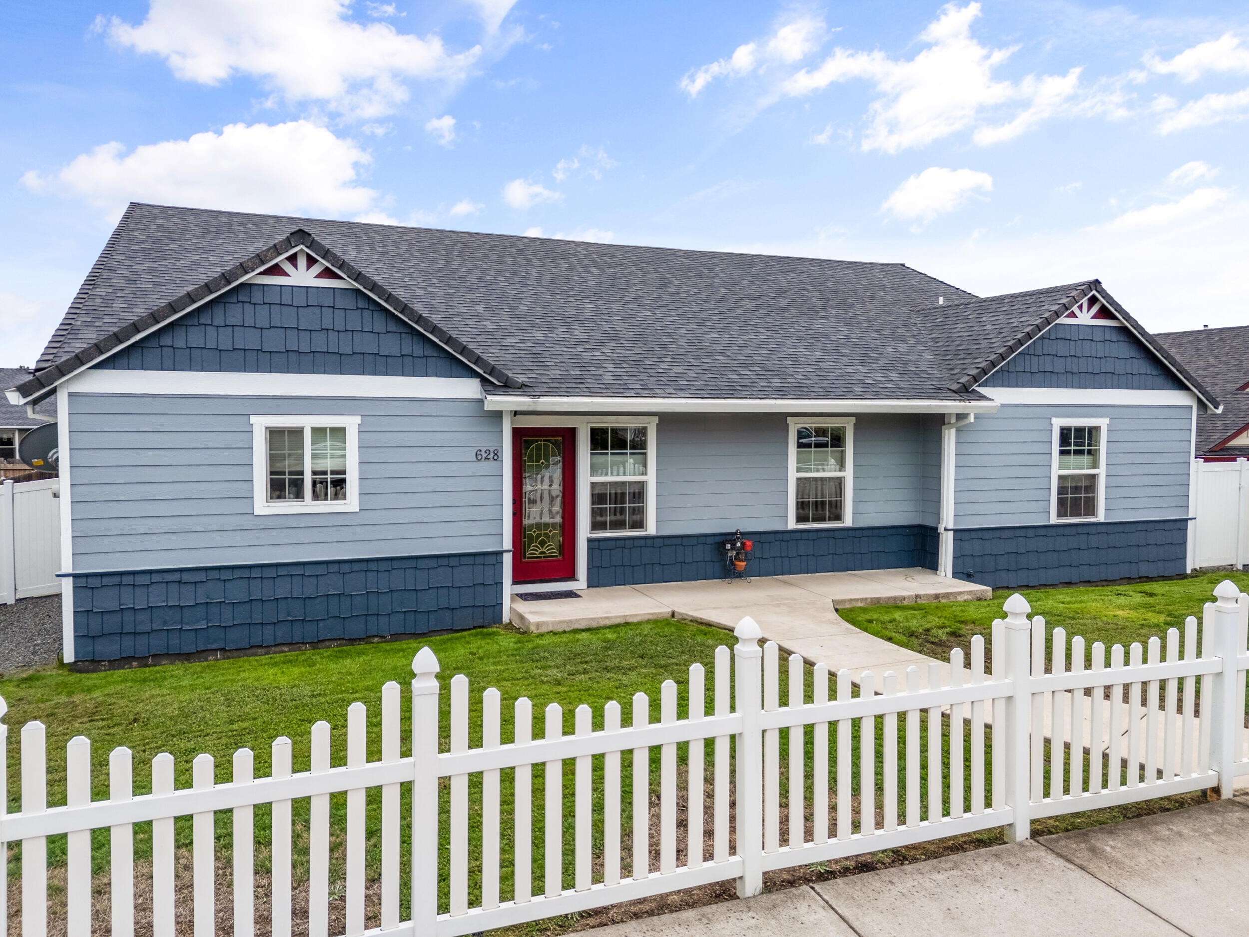 628 Barton Road Eagle Point, OR 97524 - Photo 2 of 37 628 barton rd, eagle point-dr-12