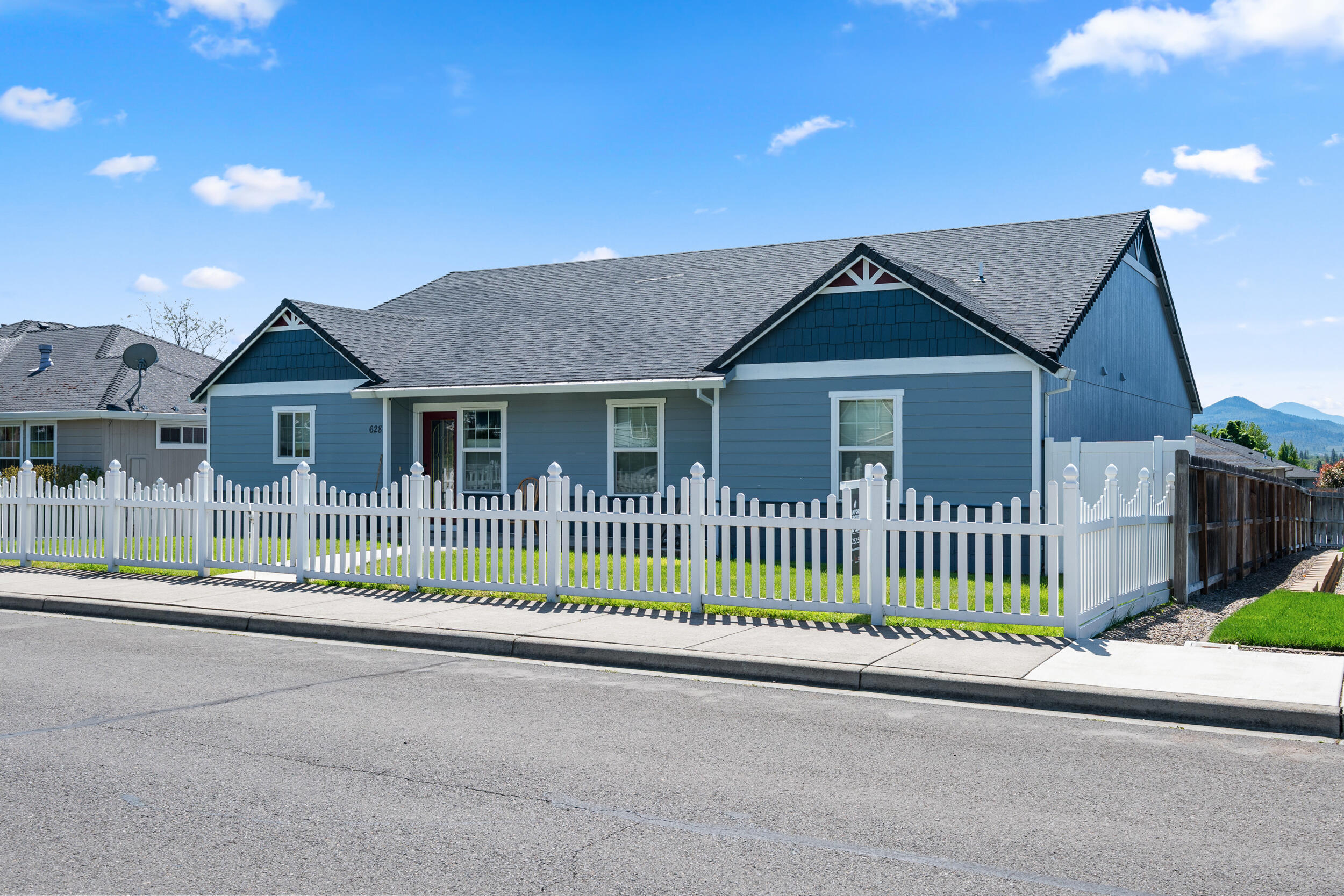 628 Barton Road Eagle Point, OR 97524 - Photo 3 of 37 2_628 barton rd-01