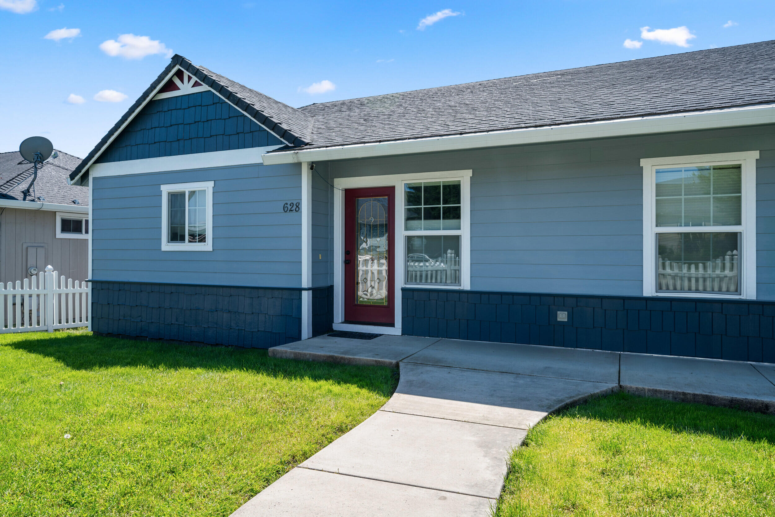 628 Barton Road Eagle Point, OR 97524 - Photo 4 of 37 4_628 barton rd-04