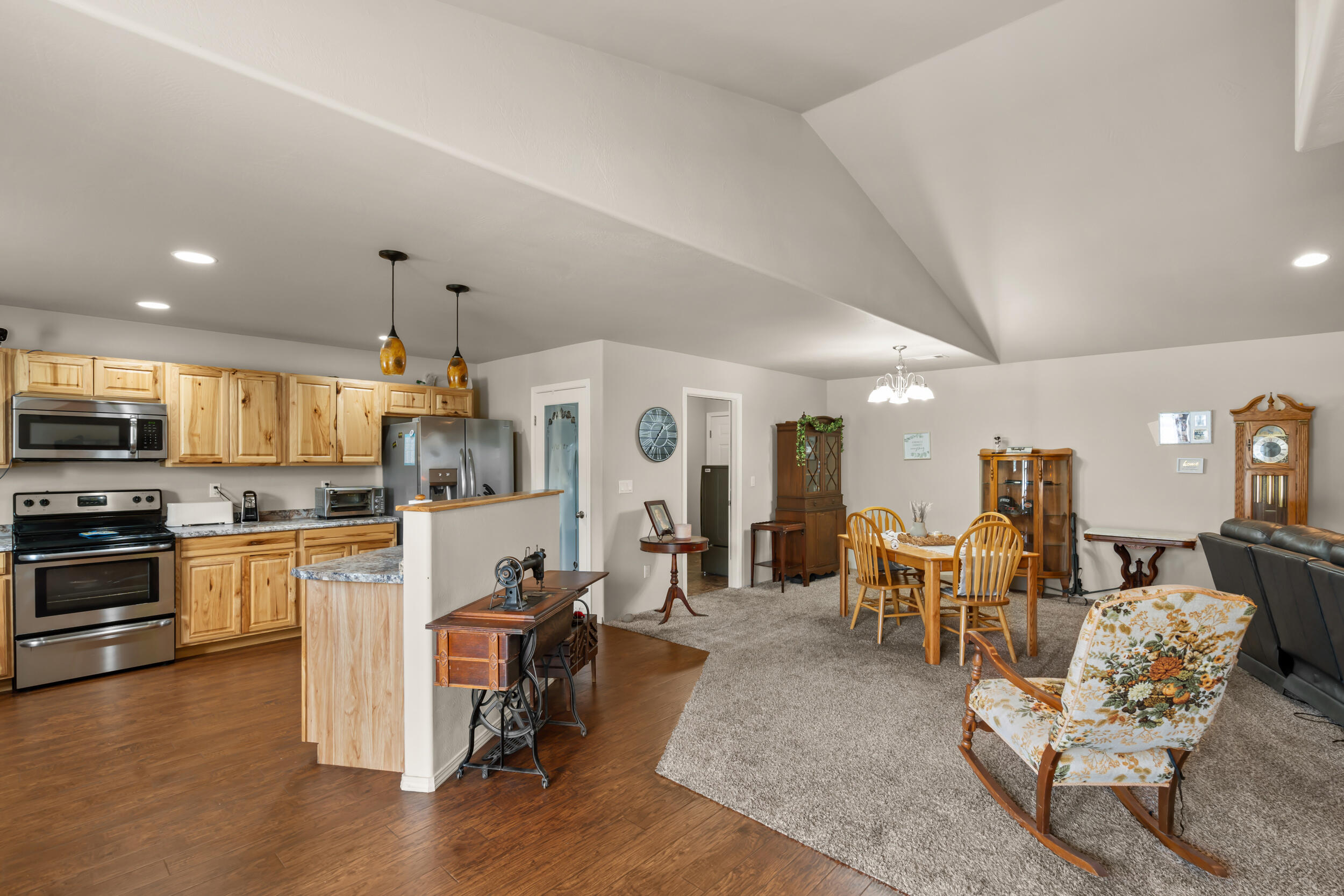 628 Barton Road Eagle Point, OR 97524 - Photo 8 of 37 628 barton rd, eagle point-13
