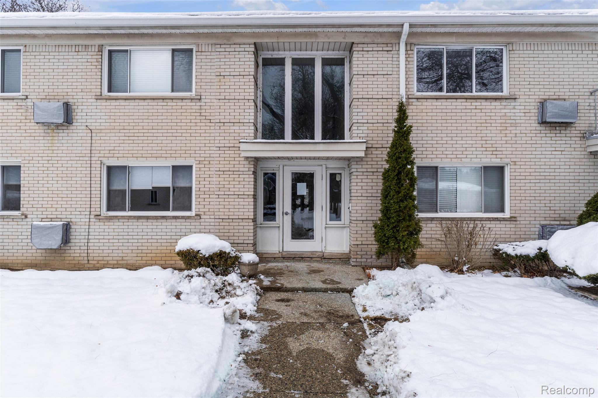 4113 Telegraph Road, Unit A214 Bloomfield Hills, MI 48302 - Photo 4 of 30