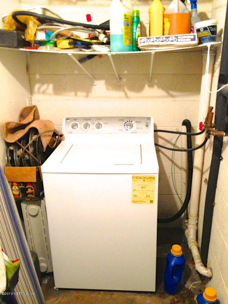 964 Wren Road Jacksonville, FL 32216 - Photo 13 of 22 laundry room