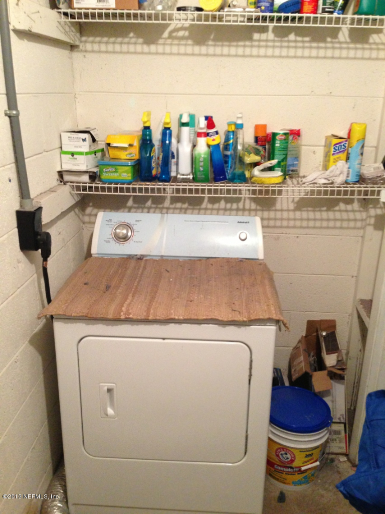 964 Wren Road Jacksonville, FL 32216 - Photo 14 of 22 laundry