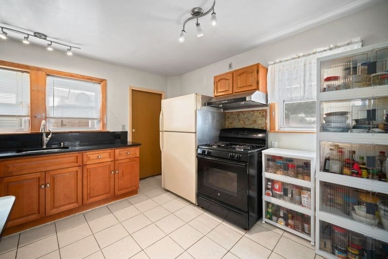 67 Colby Road Quincy, MA 02171 - Photo 5 of 36