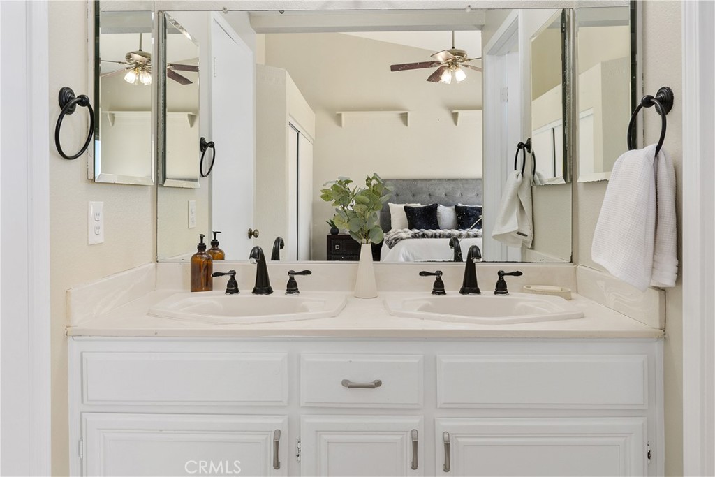 33732 Great Falls Road Wildomar, CA 92595 - Photo 31 of 43 Dual Vanity