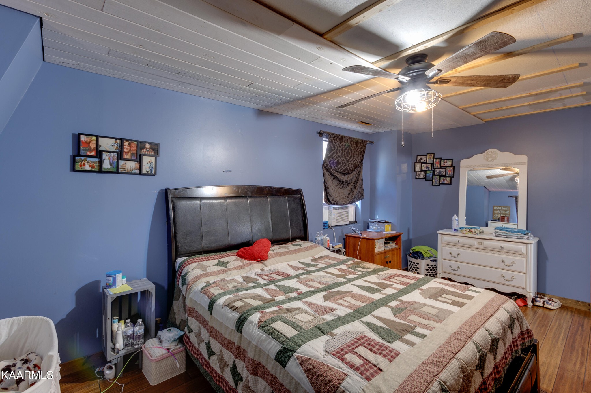 905 Williamsburg Road Winfield, TN 37892 - Photo 17 of 35 a bedroom with a bed and a chandelier