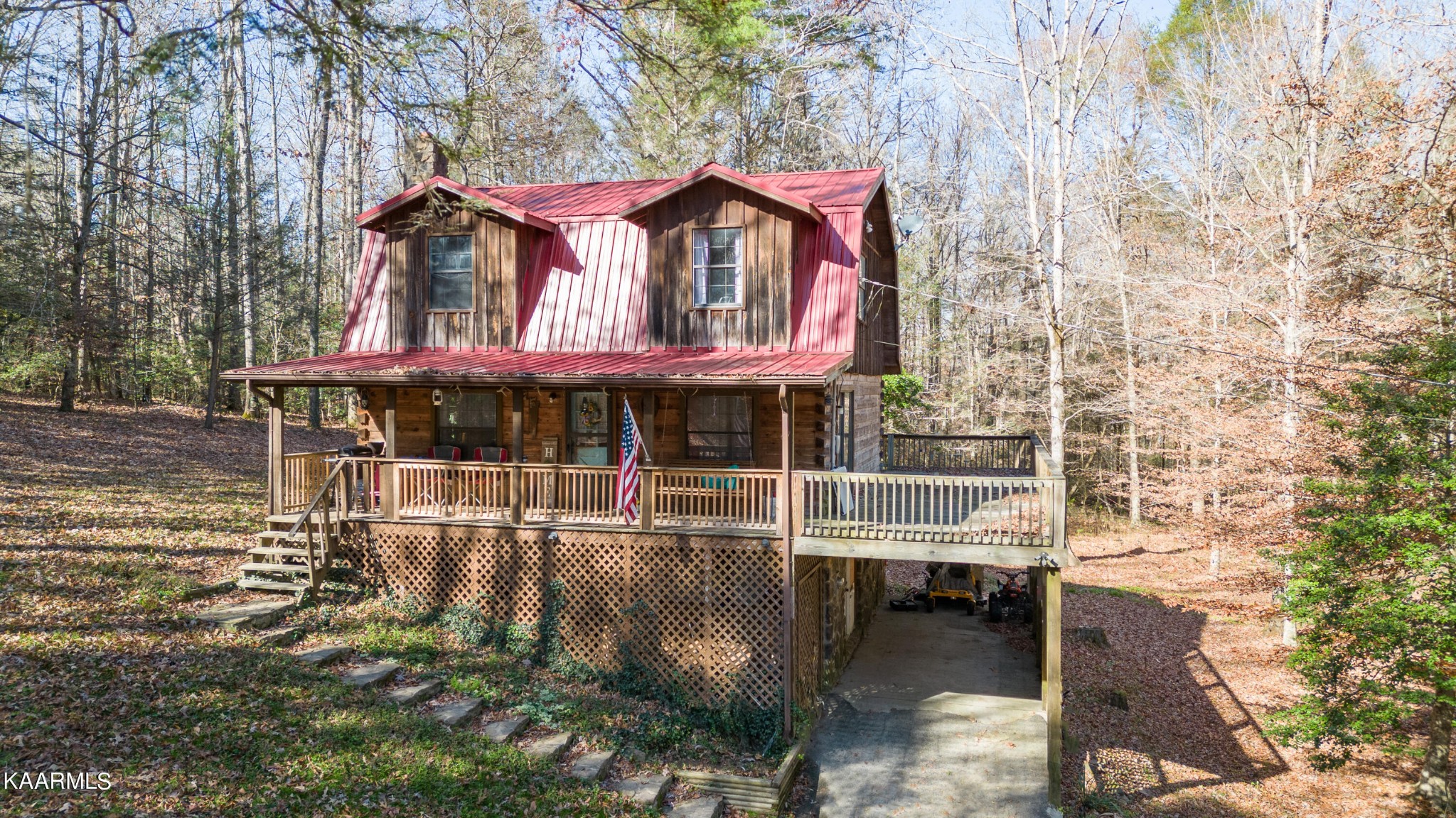905 Williamsburg Road Winfield, TN 37892 - Photo 2 of 35 a front view of a house with a yard