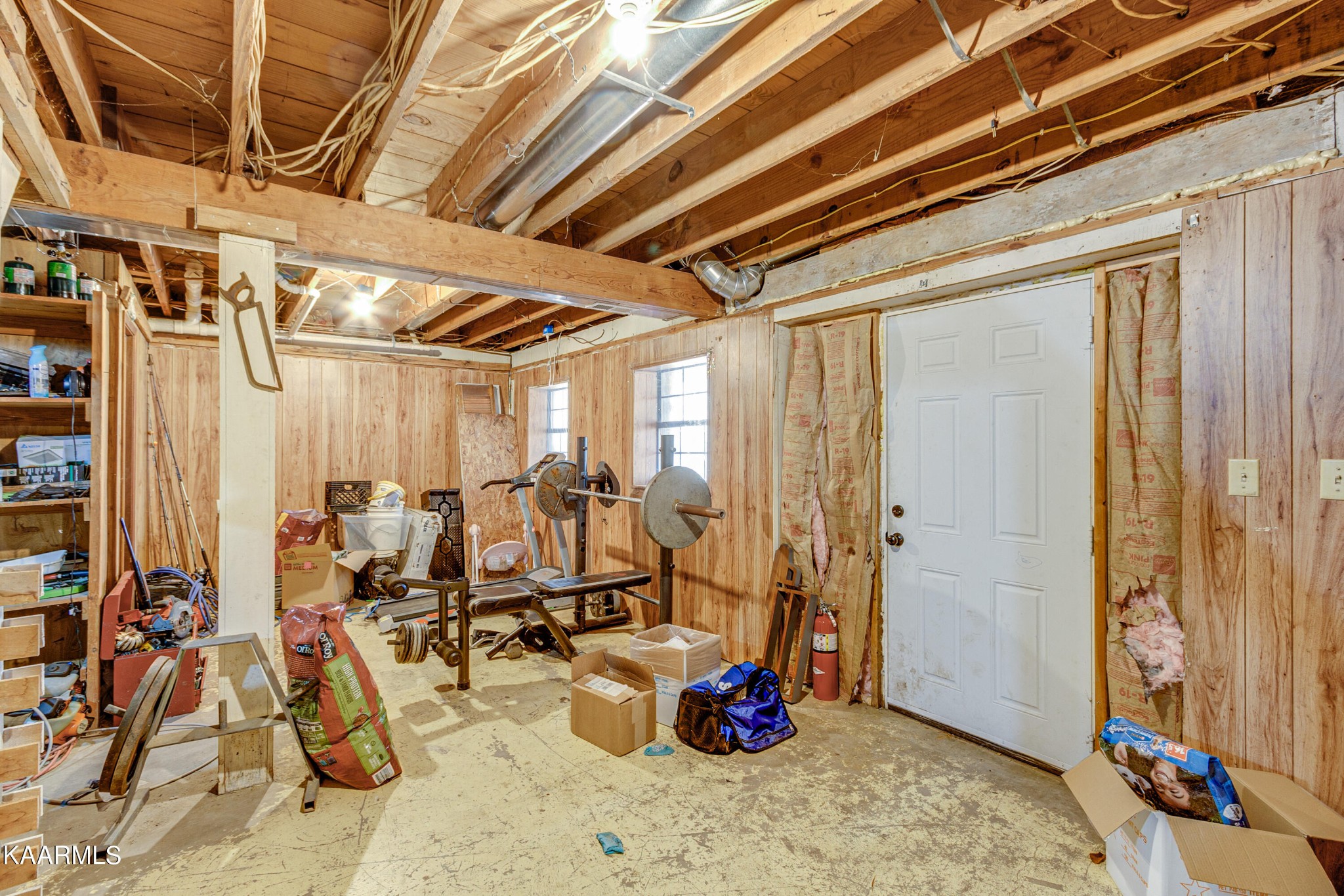 905 Williamsburg Road Winfield, TN 37892 - Photo 21 of 35 a view of a room with gym equipment