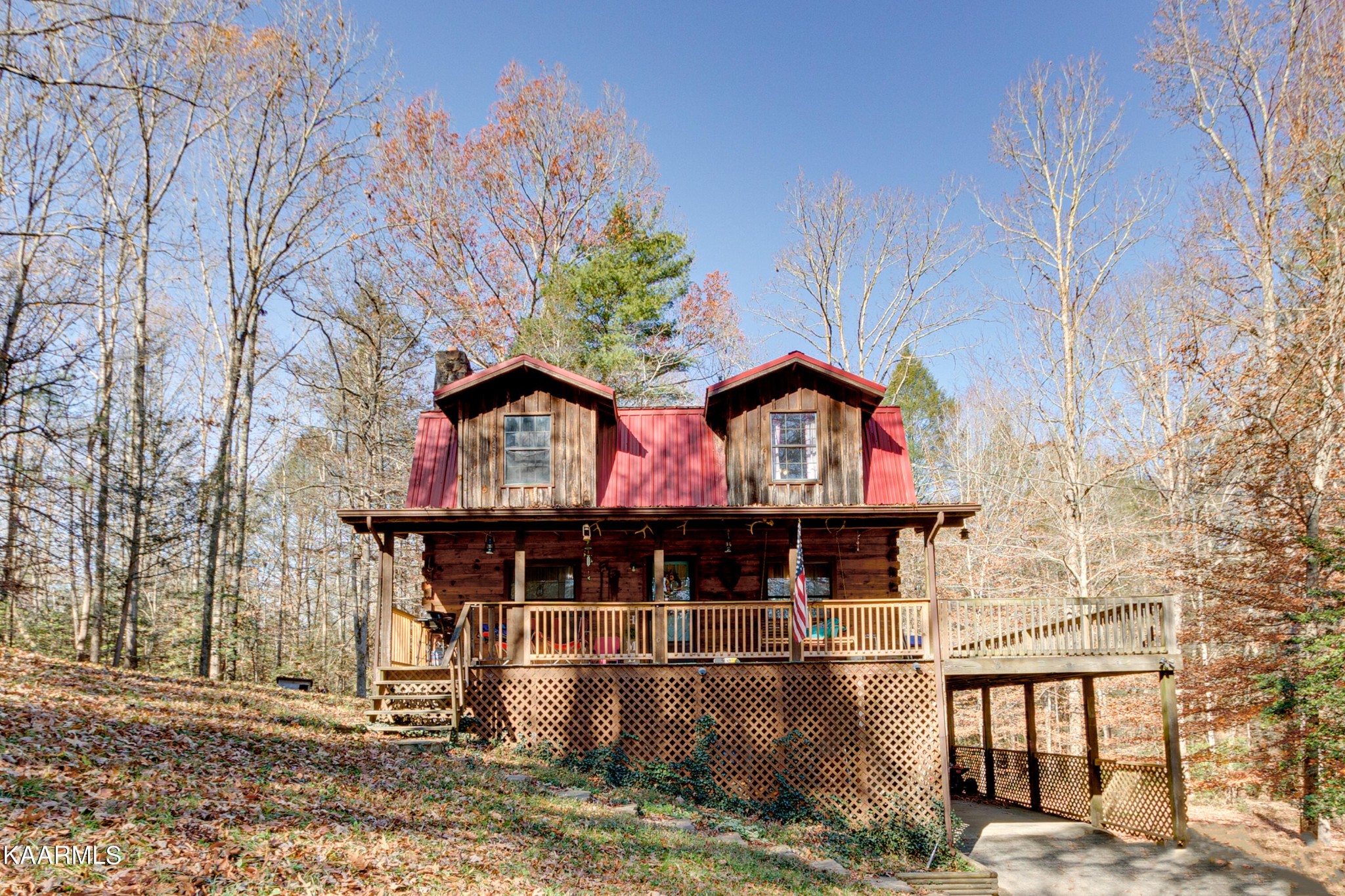 905 Williamsburg Road Winfield, TN 37892 - Photo 3 of 35 a front view of a building with garden