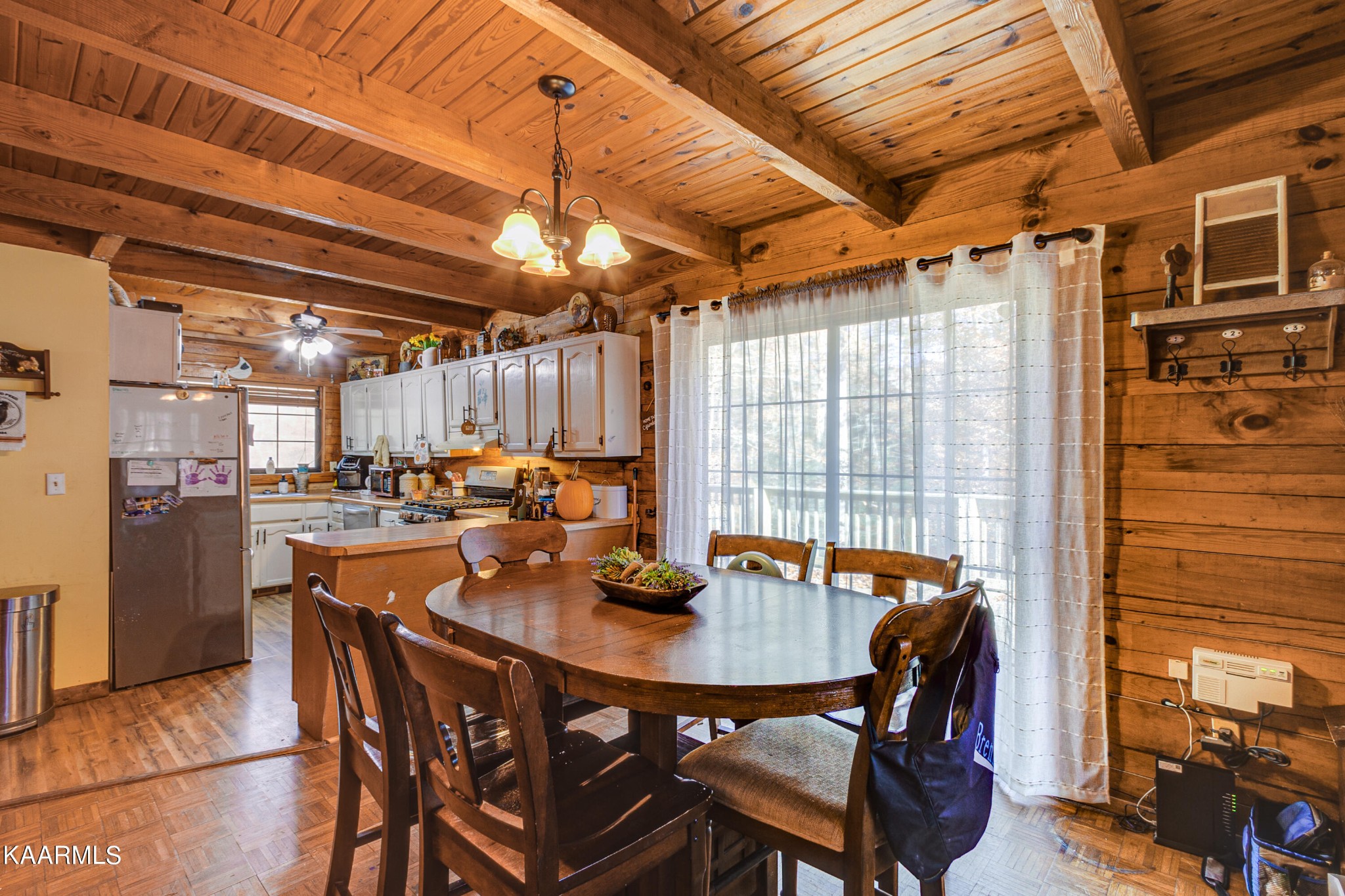 905 Williamsburg Road Winfield, TN 37892 - Photo 10 of 35 a view of a dining room with furniture and window