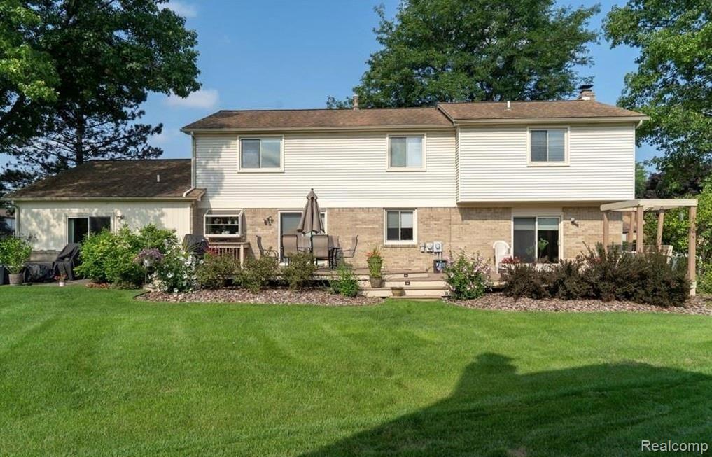 28840 Nottoway Farmington, MI 48331 - Photo 4 of 24