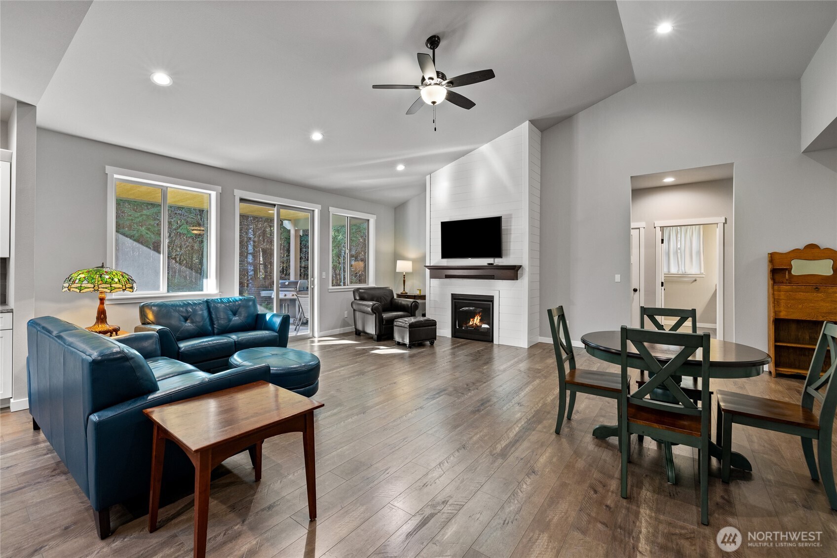 6935 Steamboat Island Road Northwest Olympia, WA 98502 - Photo 10 of 40