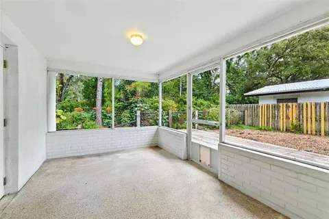 a view of a house with backyard and garden