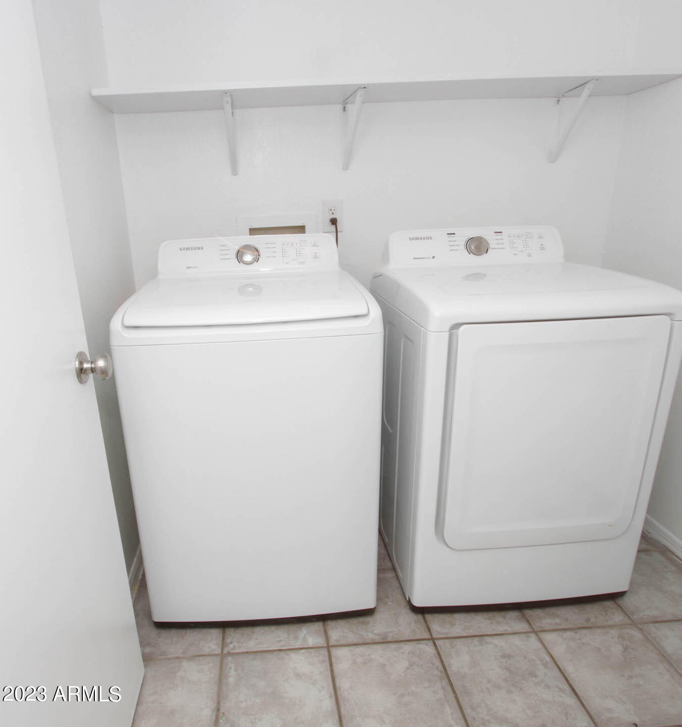 4401 West Tonto Road Glendale, AZ 85308 - Photo 18 of 29 a utility room with dryer and washer