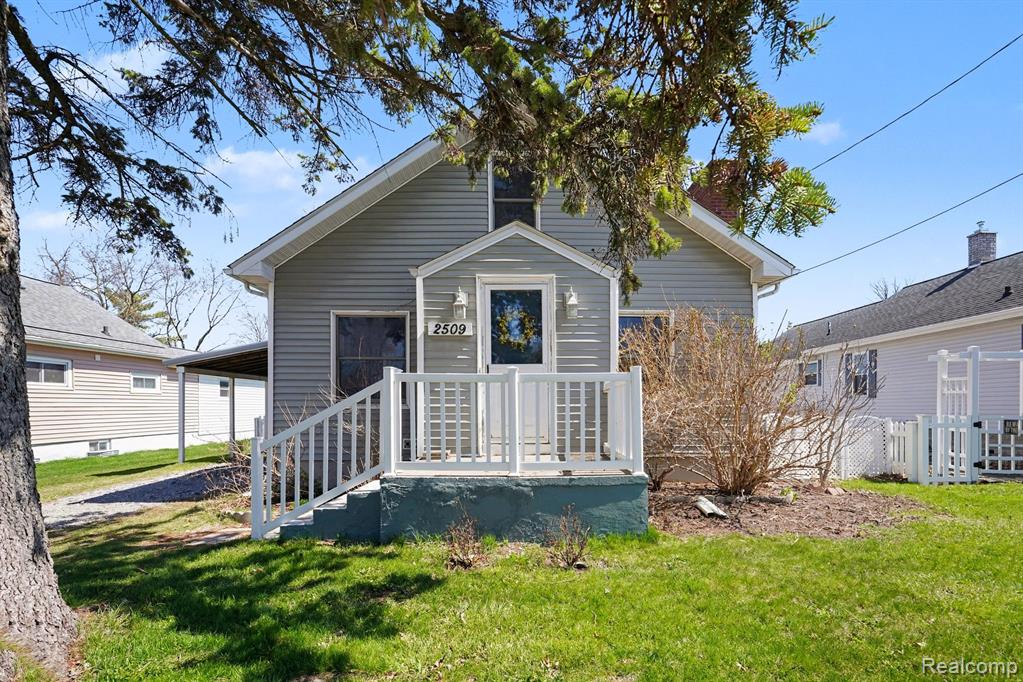 2509 South Sheridan Road Lennon, MI 48449 - Photo 1 of 27