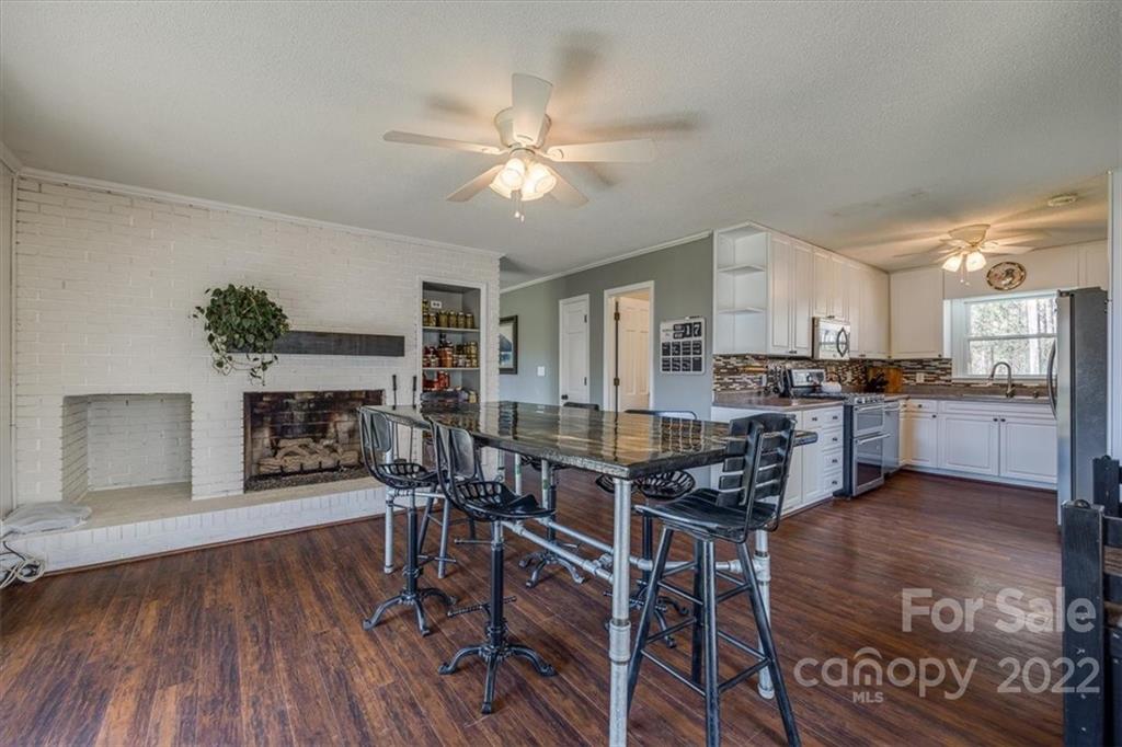745 Stateline Road Lake Wylie, SC 29710 - Photo 21 of 38 Gallery Image 21
