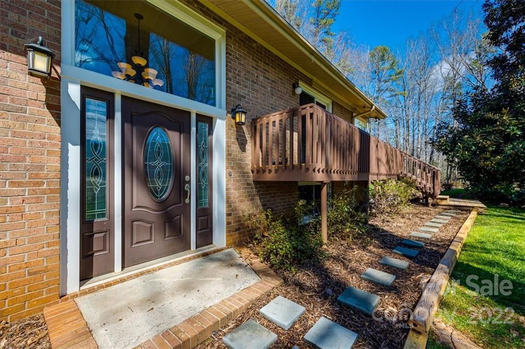 745 Stateline Road Lake Wylie, SC 29710 - Photo 5 of 38 Gallery Image 5