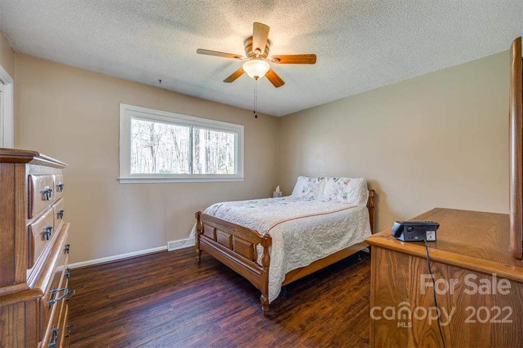 745 Stateline Road Lake Wylie, SC 29710 - Photo 9 of 38 Gallery Image 9