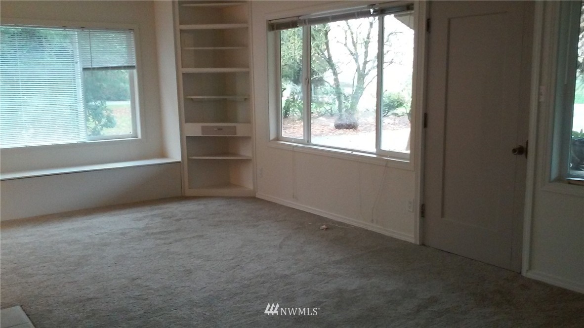 9240 Garrison Road Sumas, WA 98295 - Photo 11 of 16 an empty room with windows