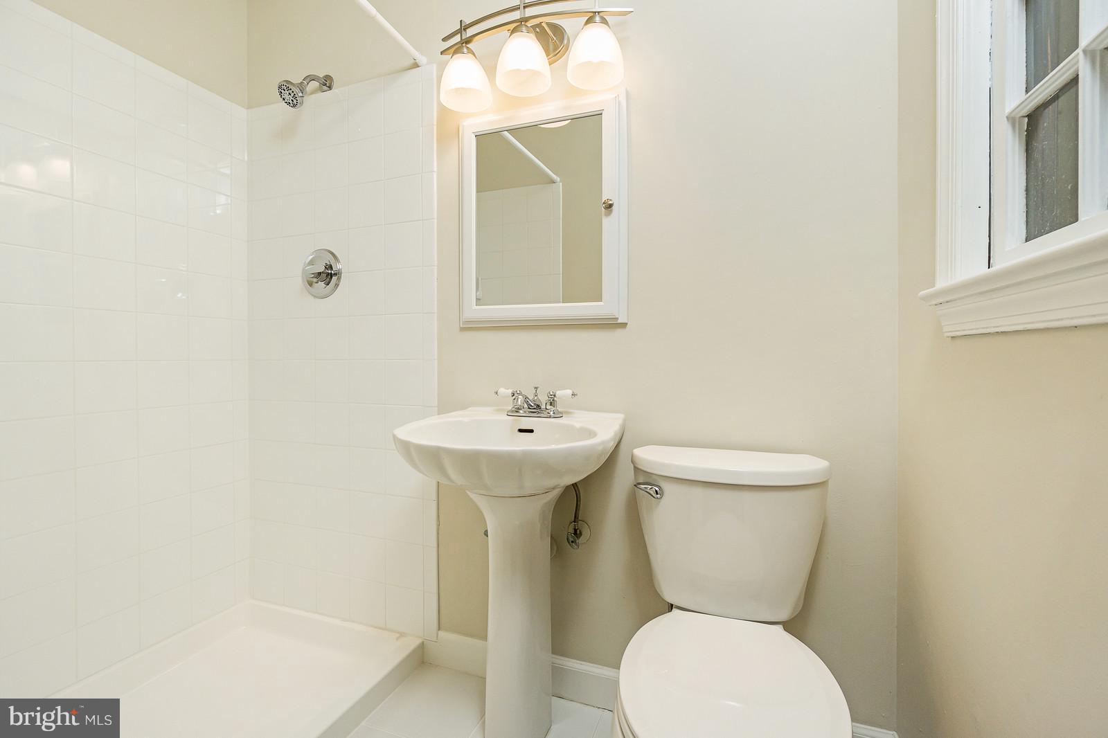 6723 Huntsman Boulevard Springfield, VA 22152 - Photo 12 of 32 a bathroom with a toilet sink and mirror