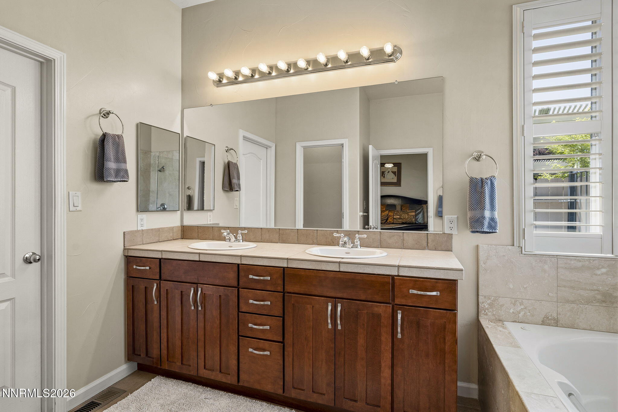 10047 Cascade Falls Drive Reno, NV 89521 - Photo 21 of 32 21-web-or-mls-_DSC6101