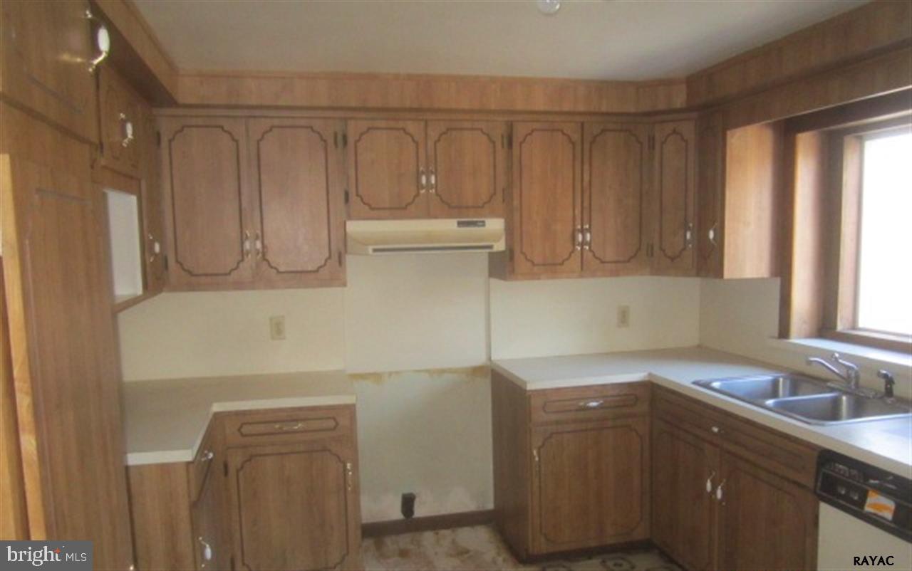 725 East Butter Road York, PA 17406 - Photo 6 of 14