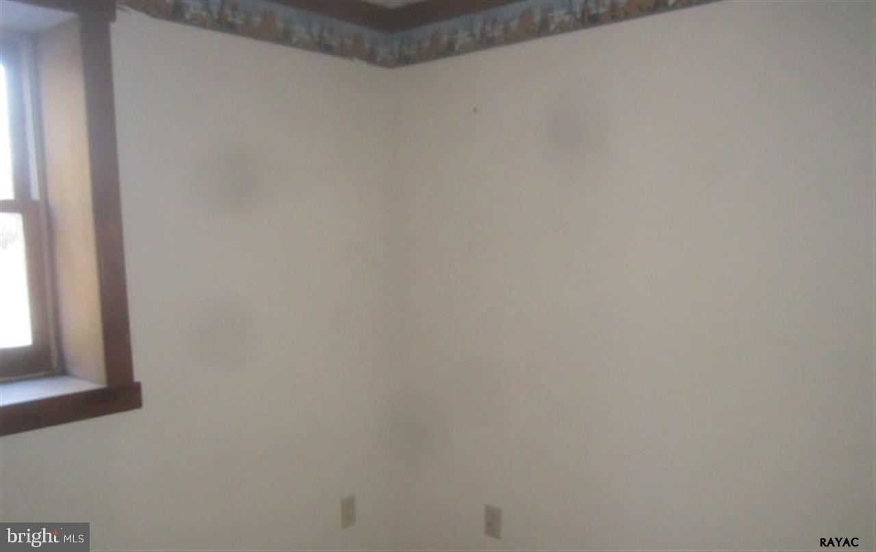 725 East Butter Road York, PA 17406 - Photo 8 of 14