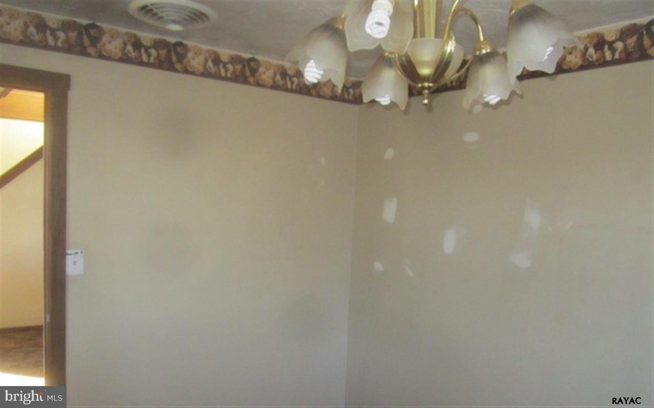 725 East Butter Road York, PA 17406 - Photo 10 of 14