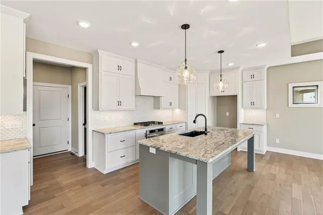 $699,999 | 7620 North Booth Avenue, Kansas City, MO 64138